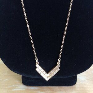 J. Crew Gold Tone V Crystal Necklace Minimalist Preppy Sparkle Pretty Adjustable